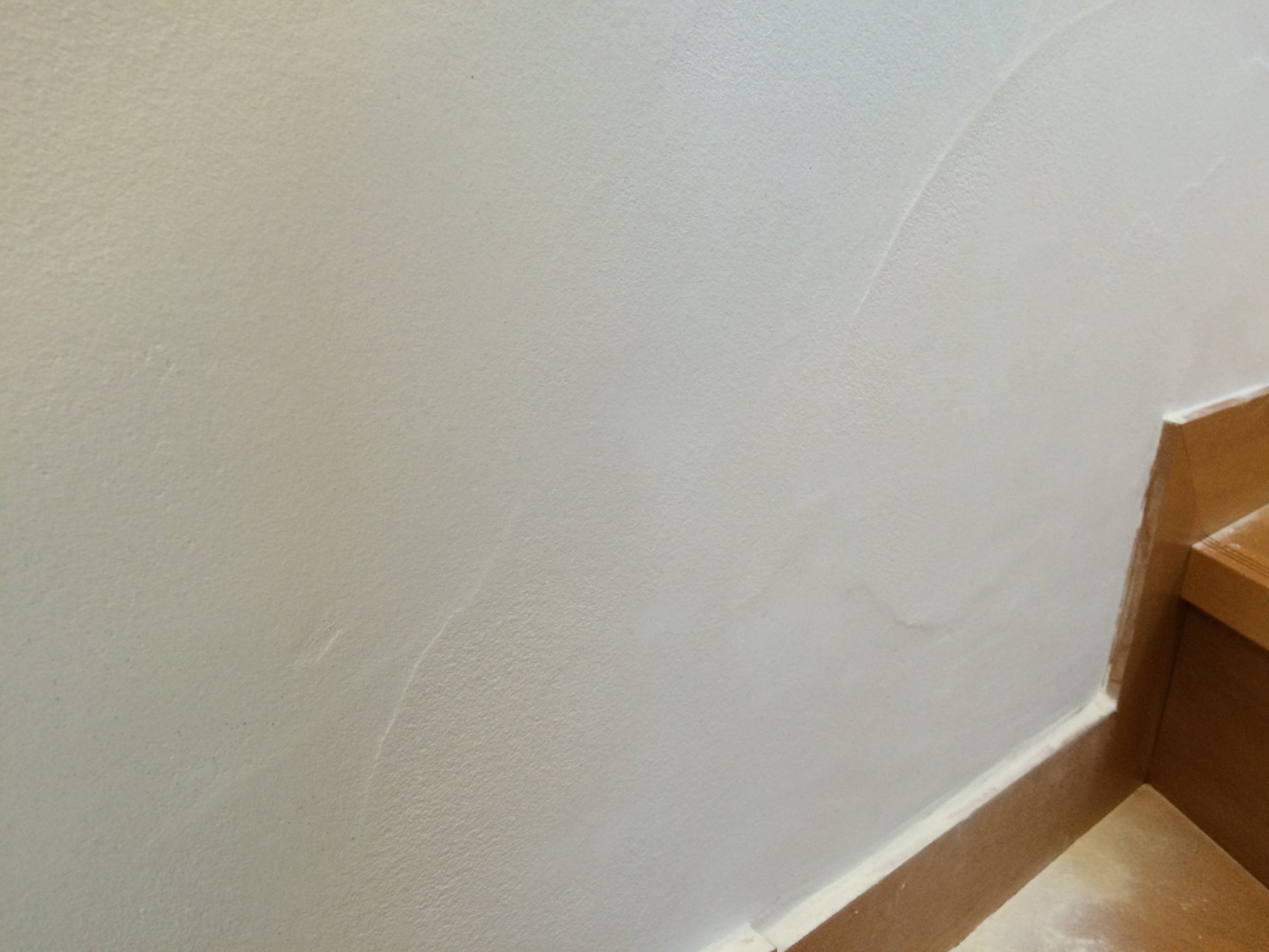 漆喰壁にコーヒー をこぼした場合の４つの対処法