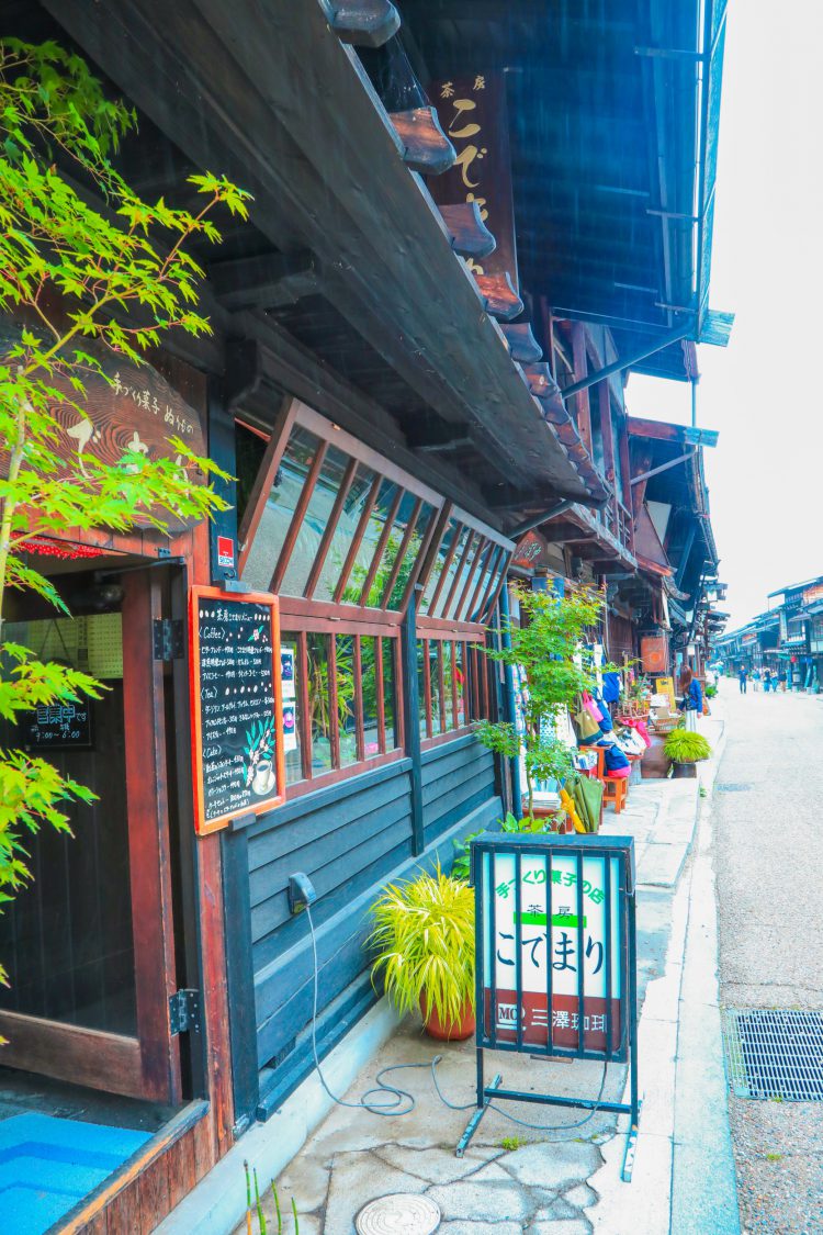 中山道木曽路奈良井宿の町並みにあるカフェ・こでまりさん