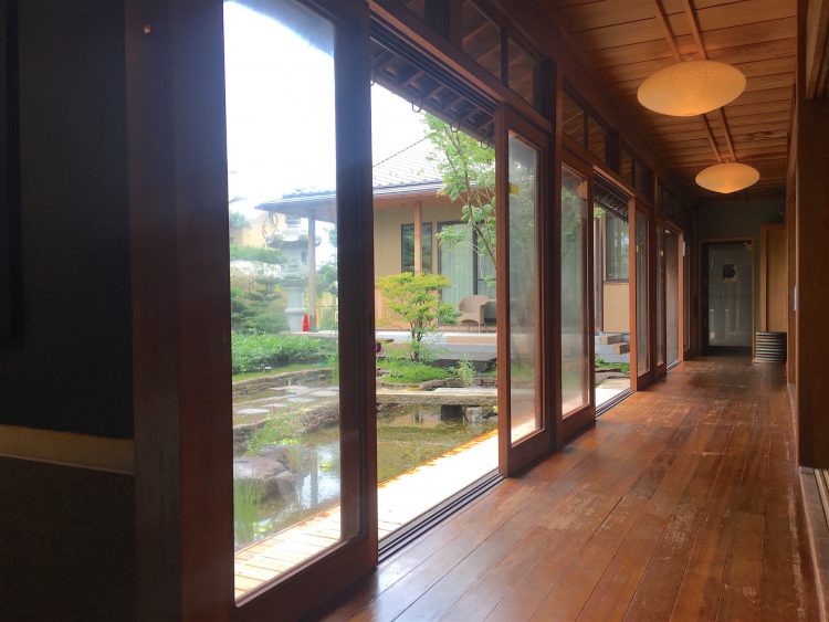 夢創の家 浅野撚糸さんの休憩スペースのライティングが素敵でした マルホデザイン