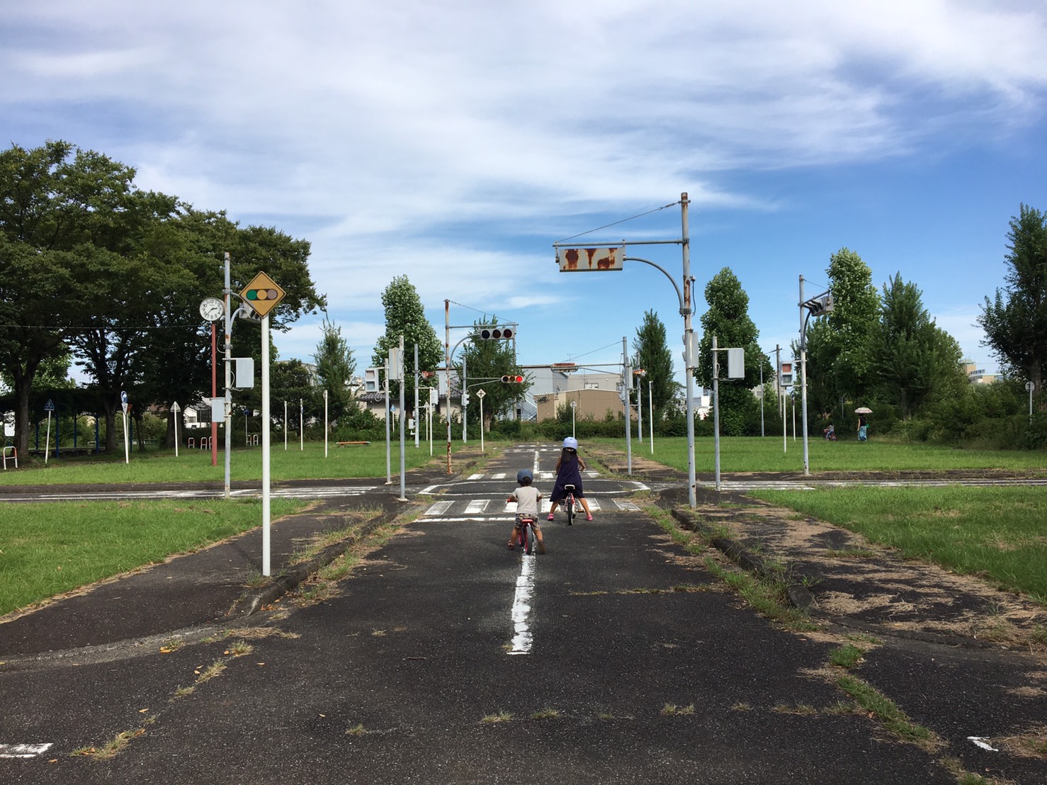 子連れで楽しめるスポット 荒田公園で自転車の練習 マルホデザイン